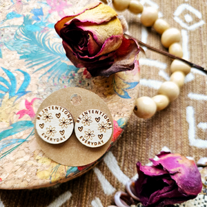 Be intentional Every day - Engraved wood earrings - Flowers & hearts