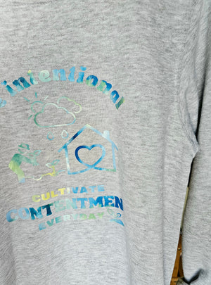 Be intentional Cultivate contentment every day - Crewneck in Grey