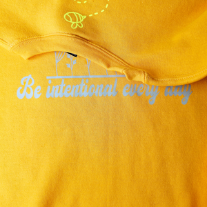 Be intentional every day - Crewneck in Gold